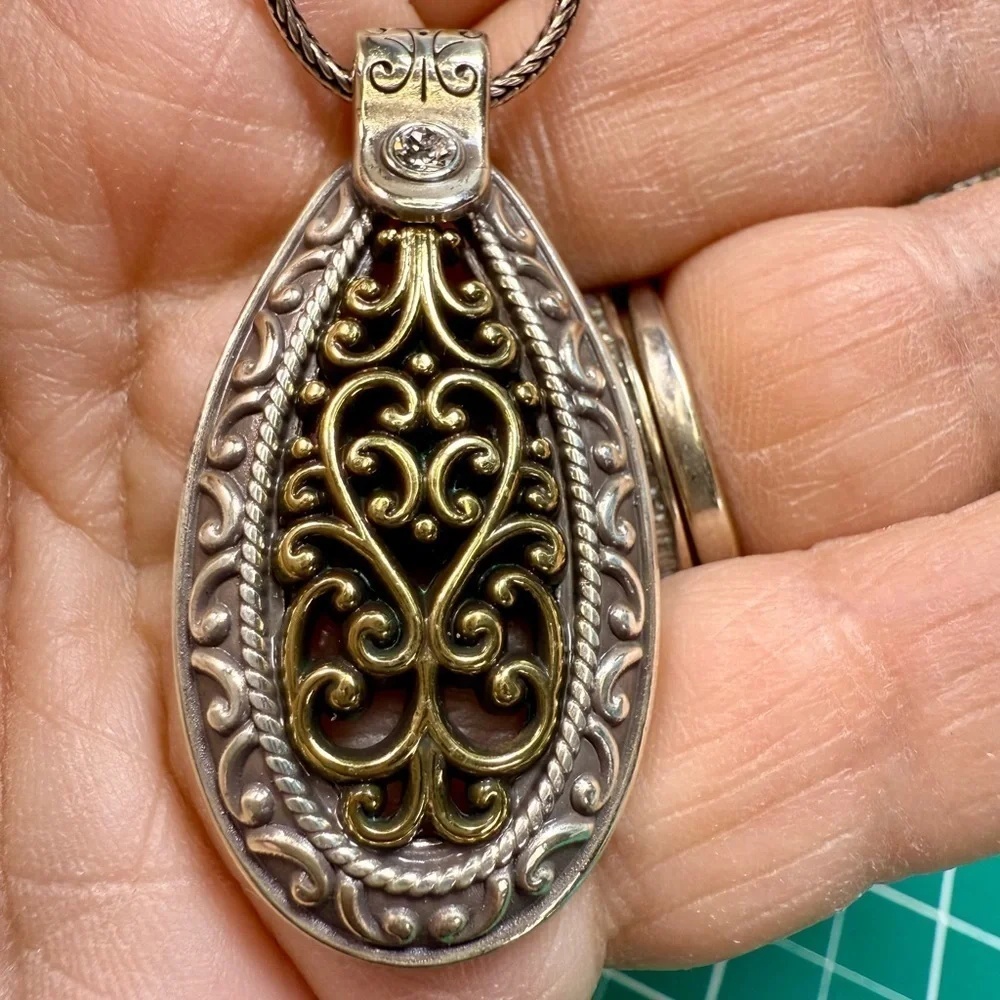 Brighton Castillo Elegant‎ Filigree Pendant Necklace Swirling Pattern Reversible